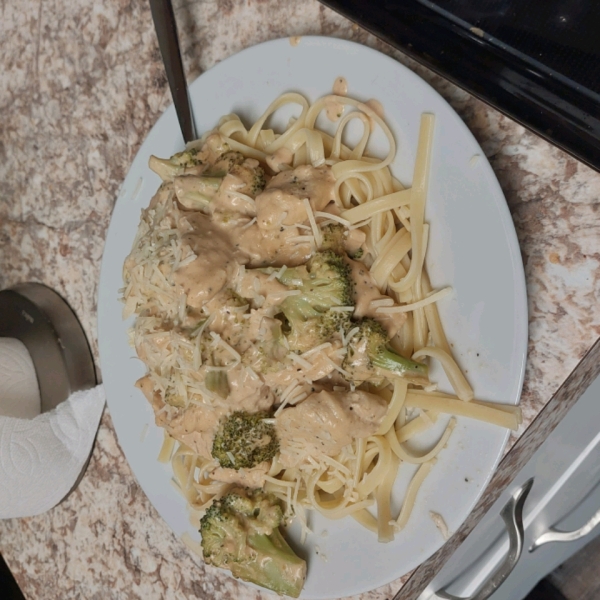 Chicken & Broccoli Alfredo with Fettucine