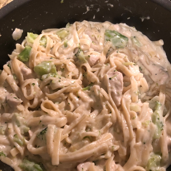 Chicken & Broccoli Alfredo with Fettucine