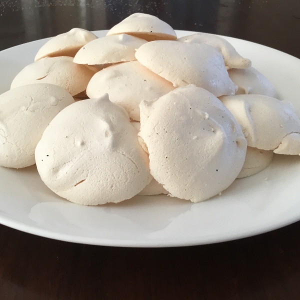 Surprise Meringue Kisses