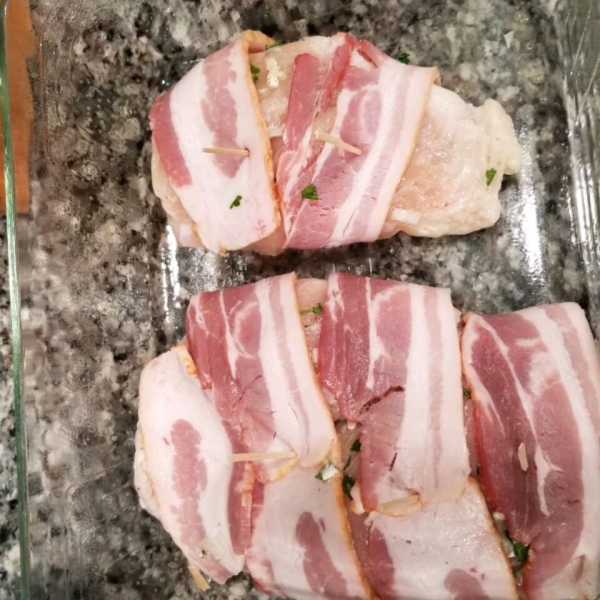 Gorgonzola-Stuffed Chicken Breasts Wrapped in Bacon