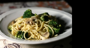 Spaghetti with Broccoli and Mushrooms