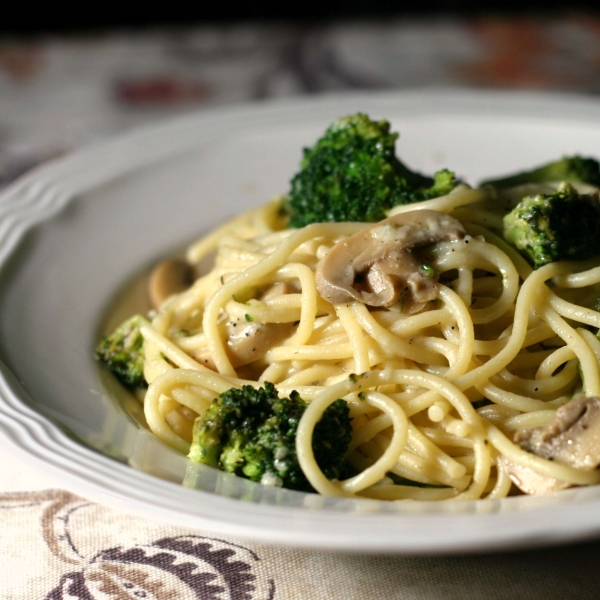 Spaghetti with Broccoli and Mushrooms