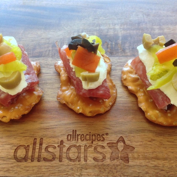 Muffaletta Pretzel Crisps®