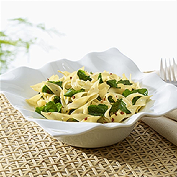 NO YOLKS® Garlicky Noodles with Kale