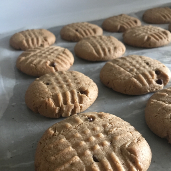 Easy Whole Wheat Peanut Butter Cookies