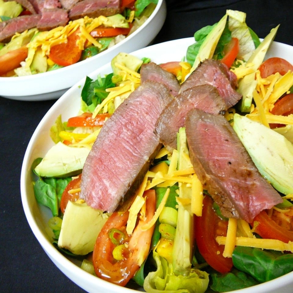 Grilled Pepper Steak Salad