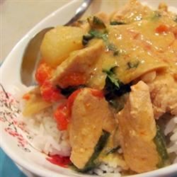 Kai Kang Dang (Chicken Curry with Coconut Milk)