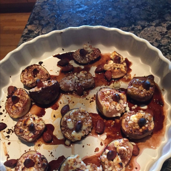 Elegant Fig Appetizers with Goat Cheese and Almonds
