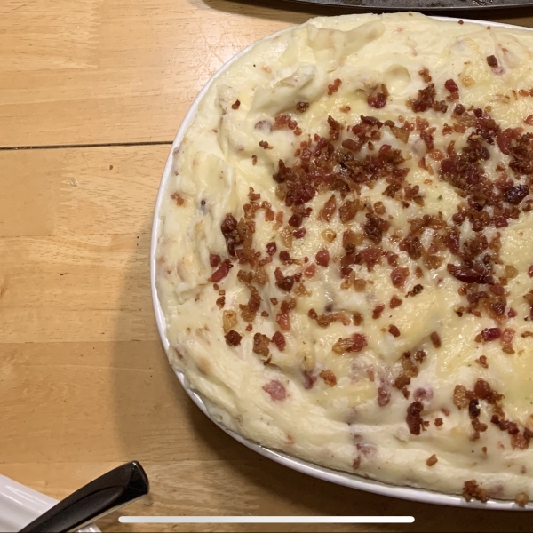 Garlic Mashed Potatoes with Roasted Garlic Cheddar and Bacon