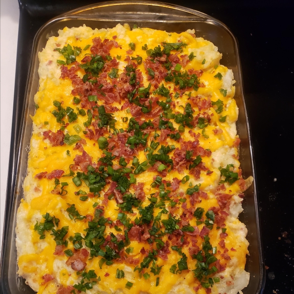 Garlic Mashed Potatoes with Roasted Garlic Cheddar and Bacon