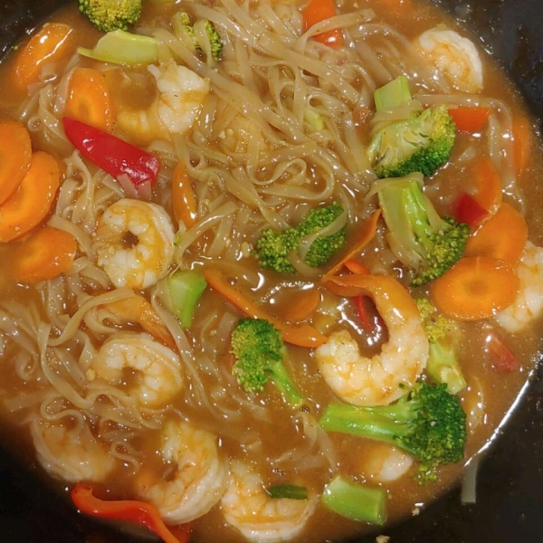 One Pot Thai-Style Rice Noodles