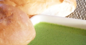 Peruvian Green Chile Sauce (Aji Verde)