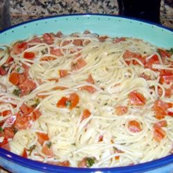 Summer Pasta with Basil, Tomatoes and Cheese