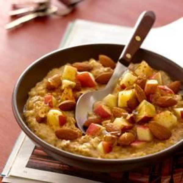 Hearty Apple Almond Oatmeal