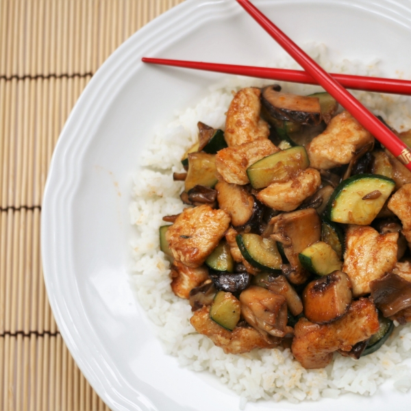 Chinese-Inspired Chicken with Zucchini and Mushroom Medley