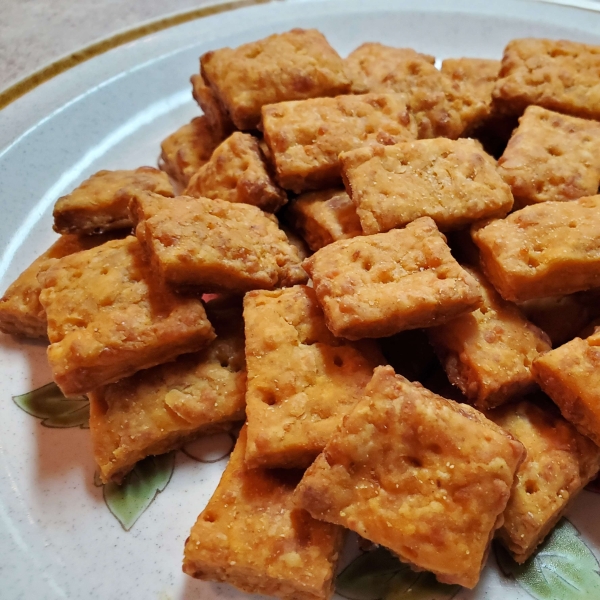 Chef John's Cheesy Crackers