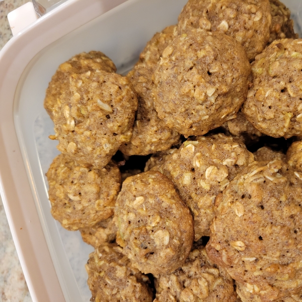 Aunt Hazel's Apple Oatmeal Cookies