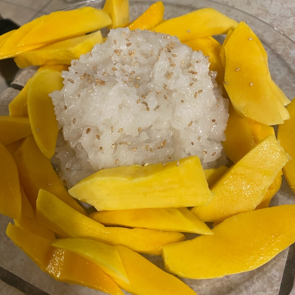 Thai Sweet Sticky Rice With Mango (Khao Neeo Mamuang)