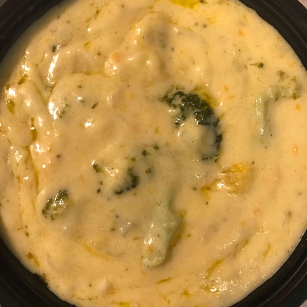 Sandy's Homemade Broccoli and Cheddar Soup