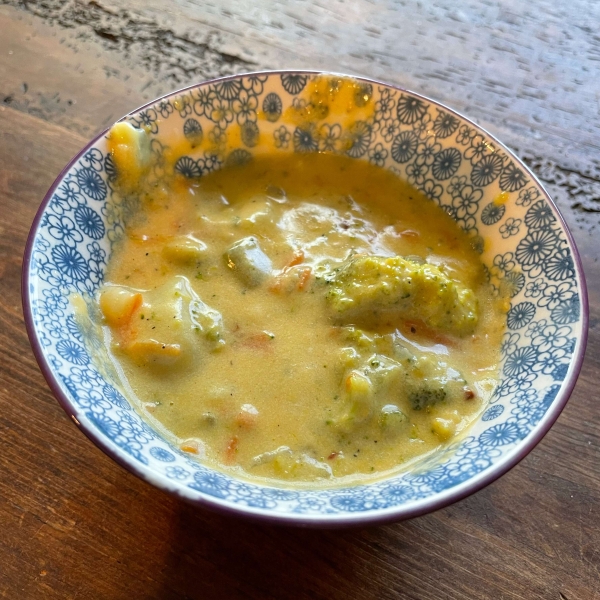 Sandy's Homemade Broccoli and Cheddar Soup