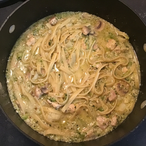 Chicken and Broccoli Fettuccini Skillet Dinner