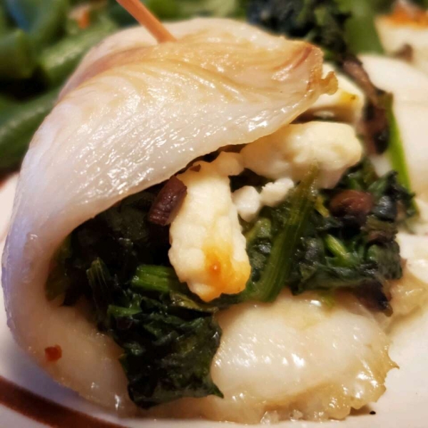 Spinach-Stuffed Flounder with Mushrooms and Feta