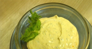 Basil and Sun-Dried Tomato Dip