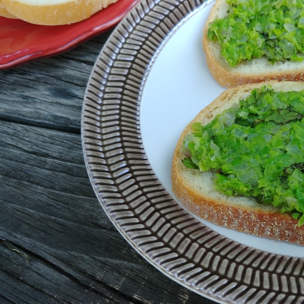 Bruschetta with Peas and Mint