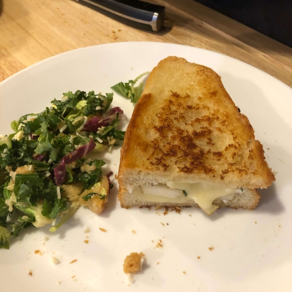 Grilled Brie and Pear Sandwich