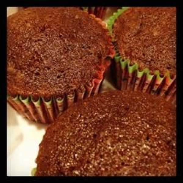 Super Easy Chocolate Cupcakes
