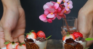 Vegan Apple-Yogurt Parfait with Maca Powder