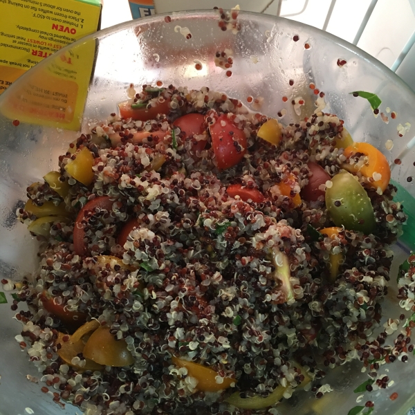 Skinny Mediterranean Quinoa Salad