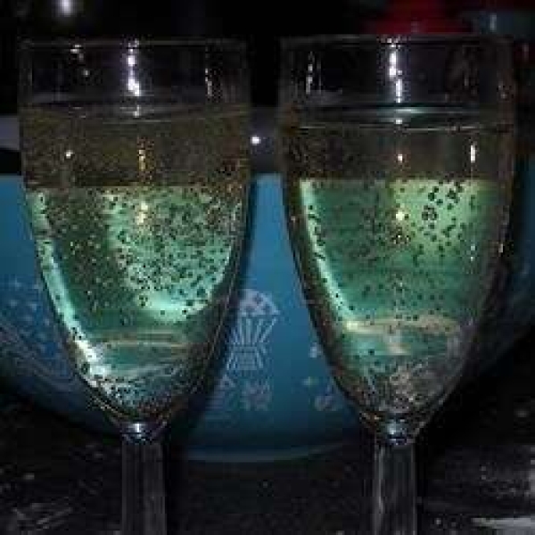 Nonalcoholic Champagne