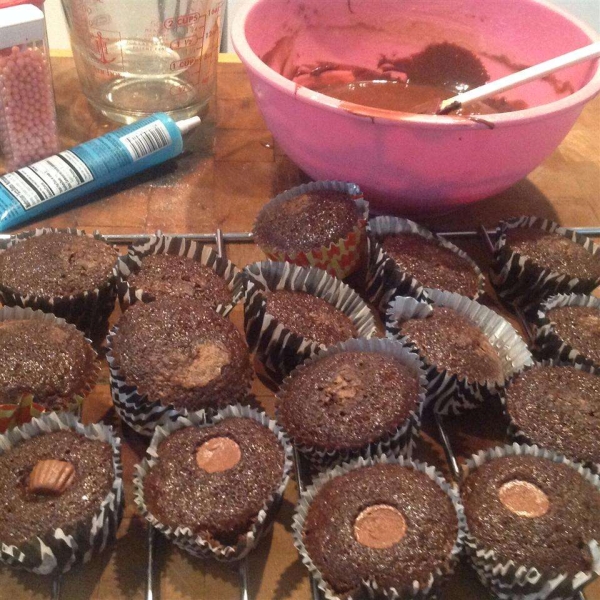 Peanut Butter Cup Chocolate Cupcakes with Toasted Peanut Butter Meringue Frostin