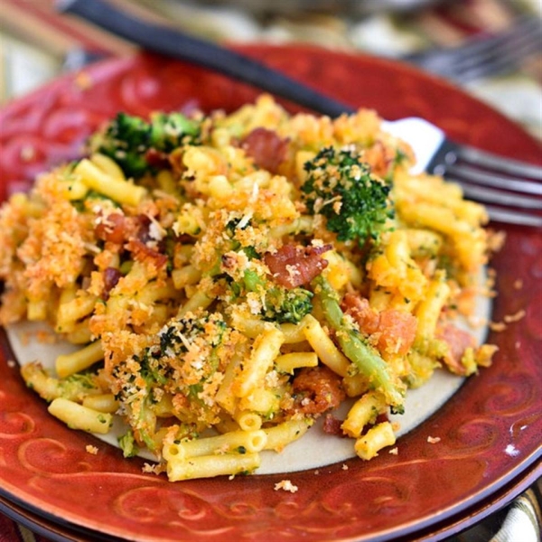 Skillet Bacon and Broccoli Macaroni and Cheese