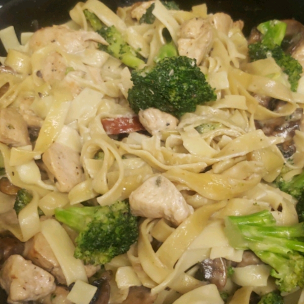 Broccoli Chicken Fettuccini Alfredo
