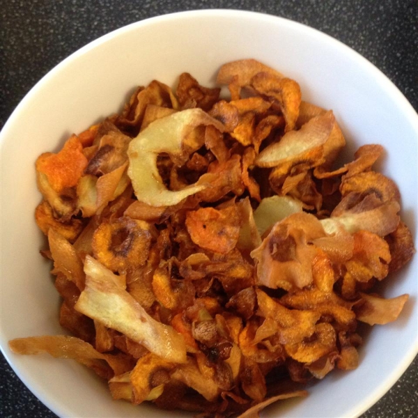 Root Veggie Crisps with Greek Yogurt Dip