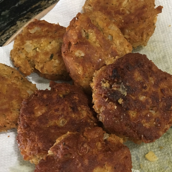 Falafels with Yogurt-Dill Sauce