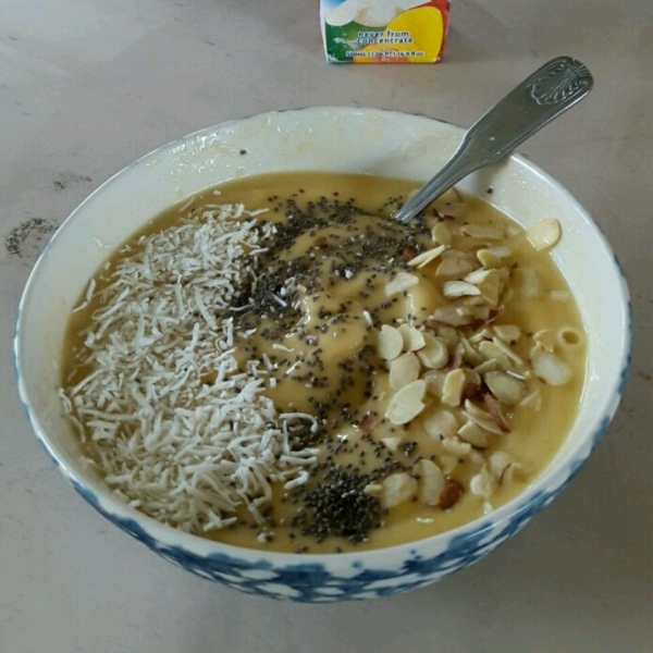 Smoothie Bowl with Mango and Coconut