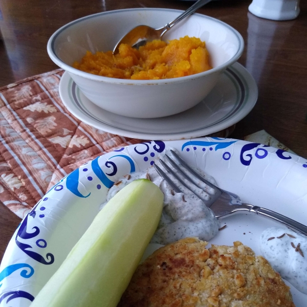 Salmon Patties with Dill Sauce