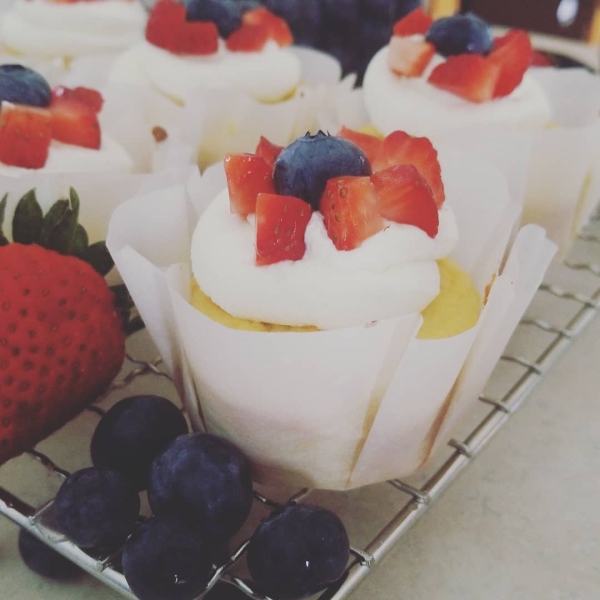 Keto Coconut Cupcakes