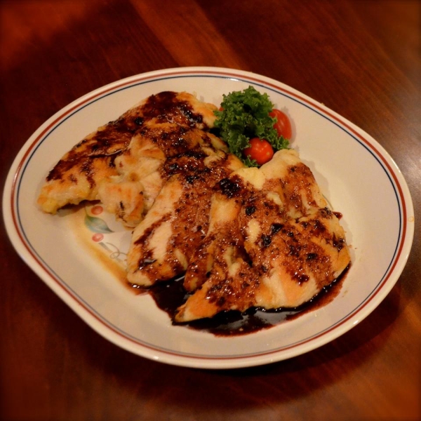 Pan-Seared Chicken with Apple-Red Wine Sauce