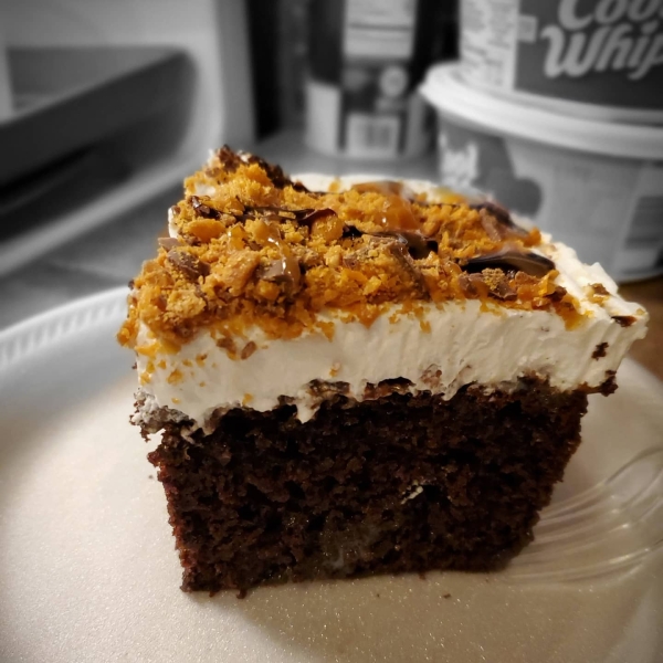 Chocolate Butterfinger-Caramel Cake