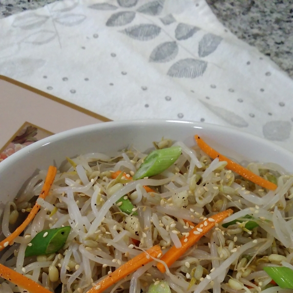 Sukju Namul (Mung Bean Sprout Salad)