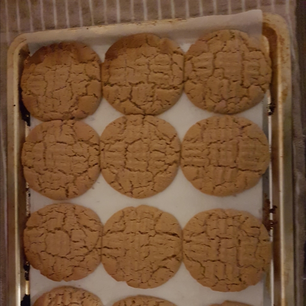 Moist and Chewy Peanut Butter Cookies