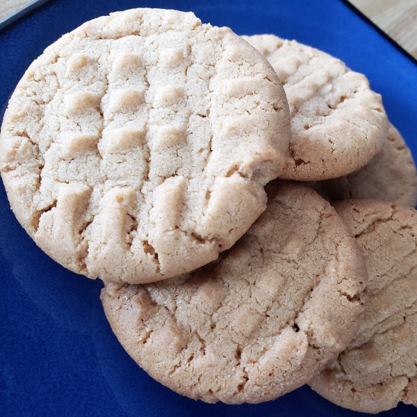 Moist and Chewy Peanut Butter Cookies