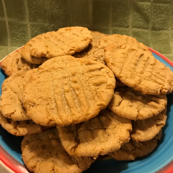 Moist and Chewy Peanut Butter Cookies