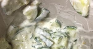 Persian Cucumber Yogurt (Maast-o Khiar)
