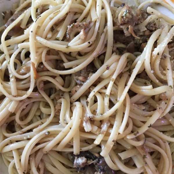 Linguine with Clam Sauce and Baby Portobello Mushrooms