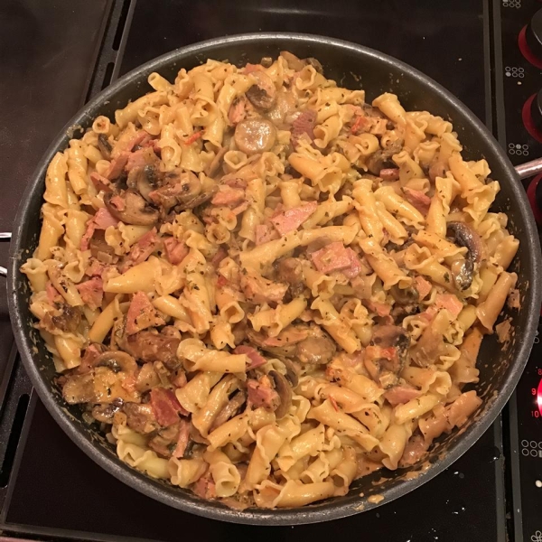 Fettuccini with Mushroom, Ham and Rose Sauce